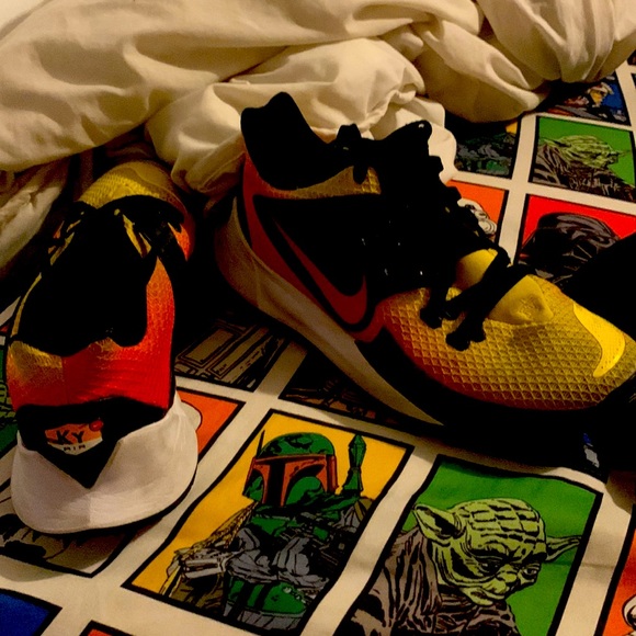 Shoes KYRIES Basket Low - Picture 1 of 4